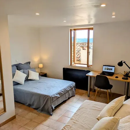 Semesterbostad Village House, Sea View